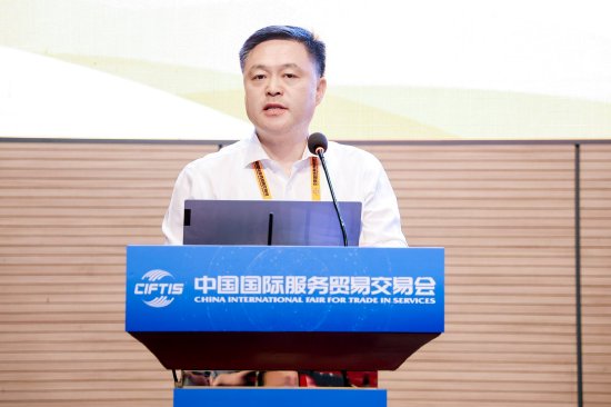 中国绿色租赁发展共同体主席张利钧：大模型正在重塑金融服务的认知边界与应用场景
