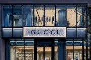 奢侈品卖不动了？Gucci上半年断崖式下跌：营收降26%至30亿欧元，连续6个季度销量下滑！上半年全球关店18家