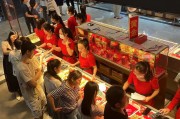 金价震荡回落，多家品牌金店足金报价重回9字头